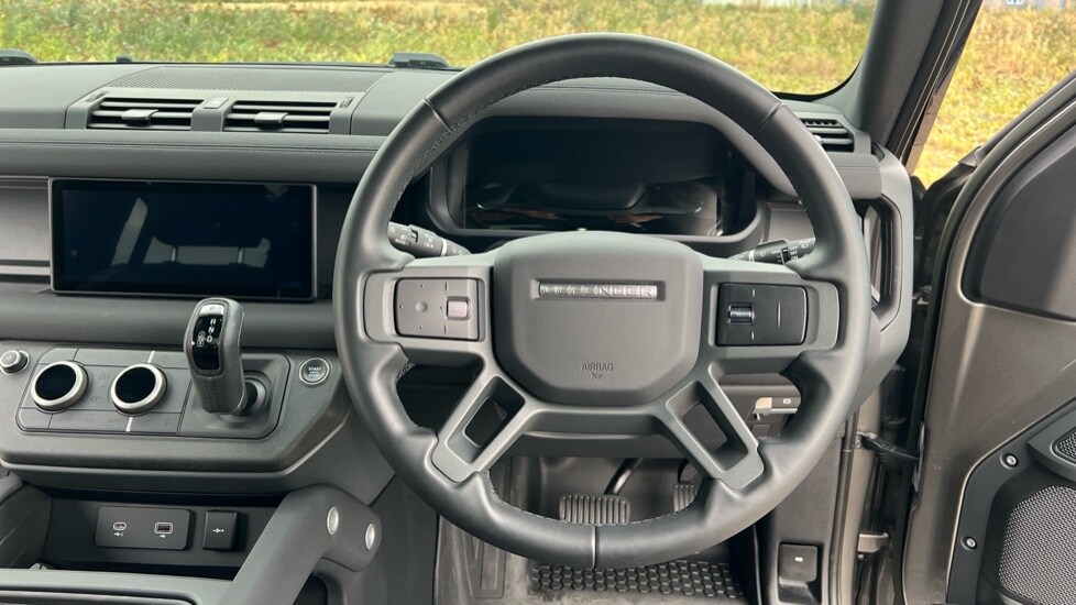Used Land Rover Defender 2022 for sale - 76104339: Photo 15