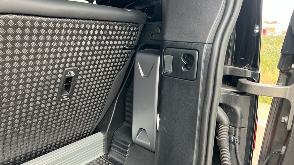 Used Land Rover Defender 2022 for sale - 76104339: Photo 37