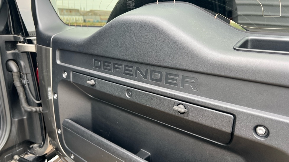 Used Land Rover Defender 2022 for sale - 76104339: Photo 38
