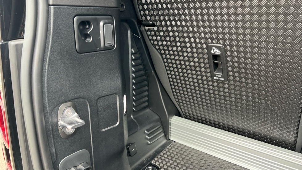 Used Land Rover Defender 2022 for sale - 76104339: Photo 39