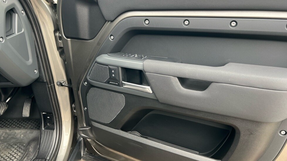 Used Land Rover Defender 2022 for sale - 76104339: Photo 46