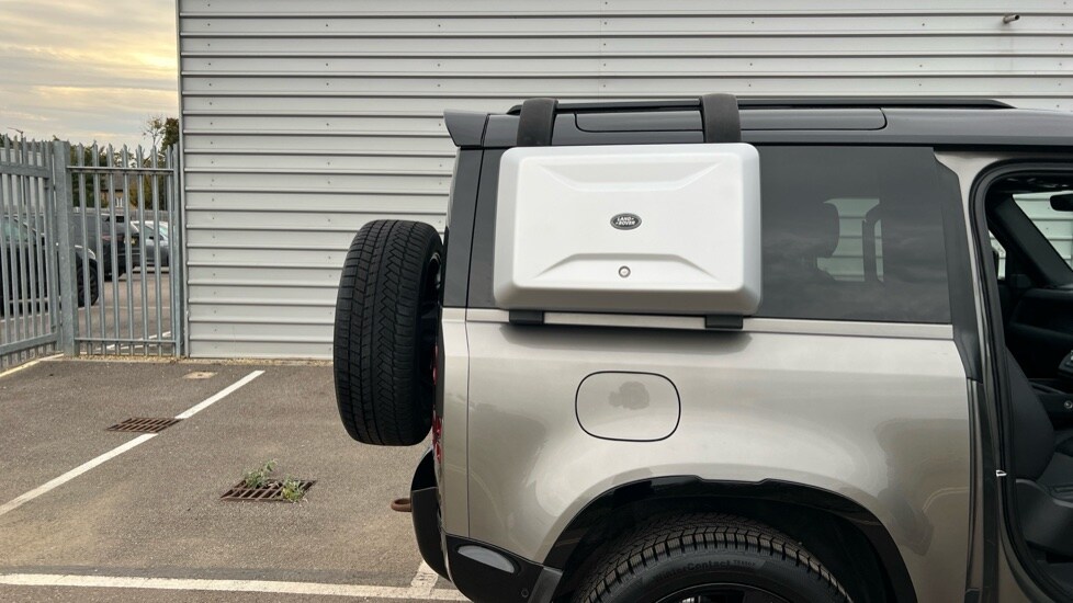 Used Land Rover Defender 2022 for sale - 76104339: Photo 47