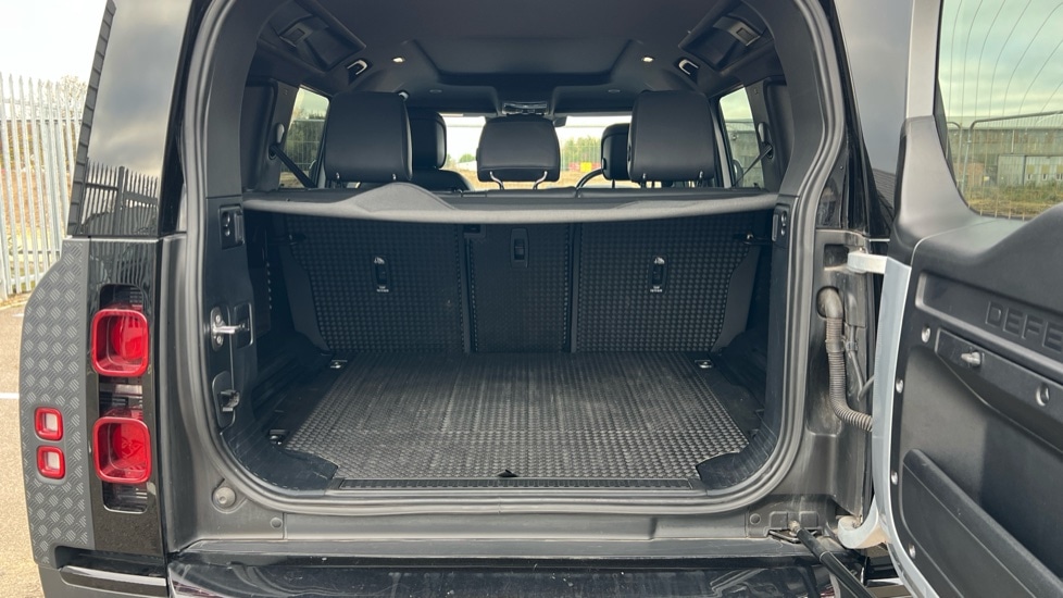 Used Land Rover Defender 2023 for sale - 76556922: Photo 10