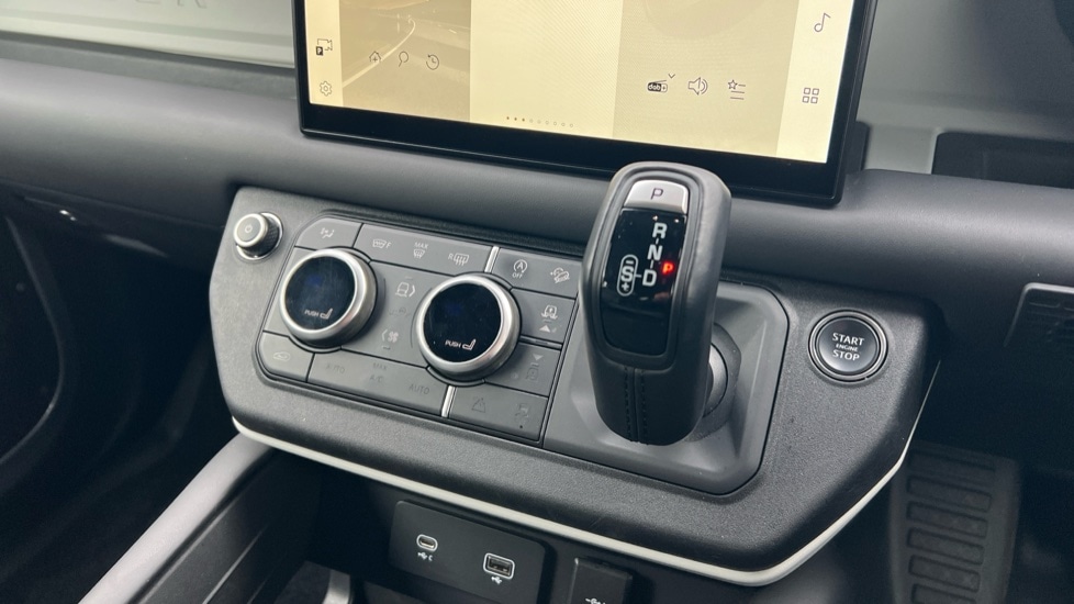 Used Land Rover Defender 2023 for sale - 76556922: Photo 13