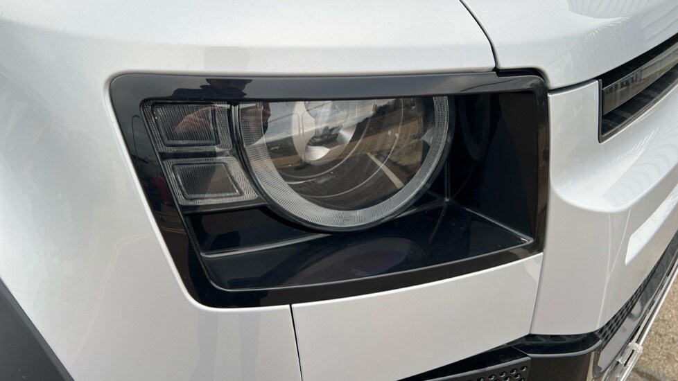 Used Land Rover Defender 2023 for sale - 76556922: Photo 17