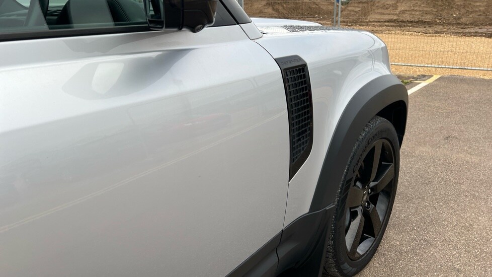 Used Land Rover Defender 2023 for sale - 76556922: Photo 23