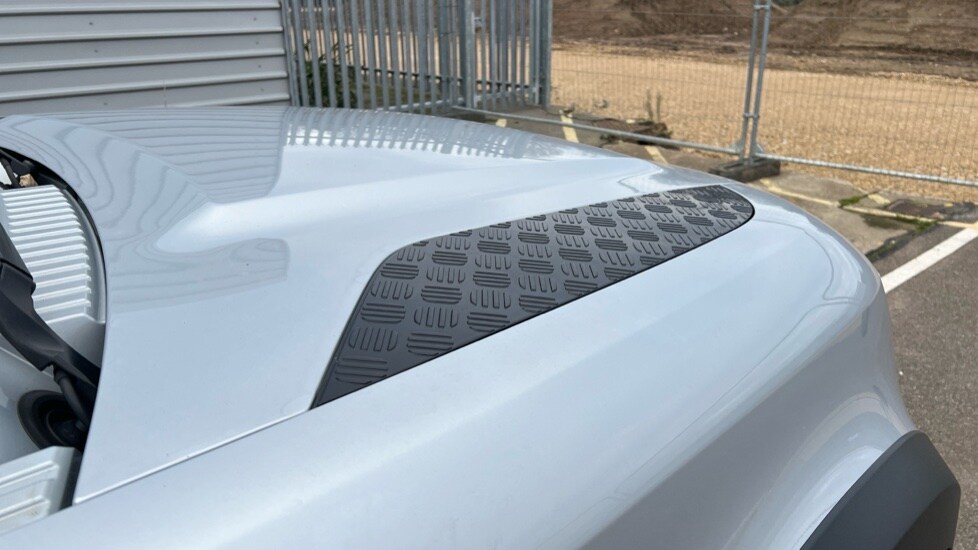 Used Land Rover Defender 2023 for sale - 76556922: Photo 24