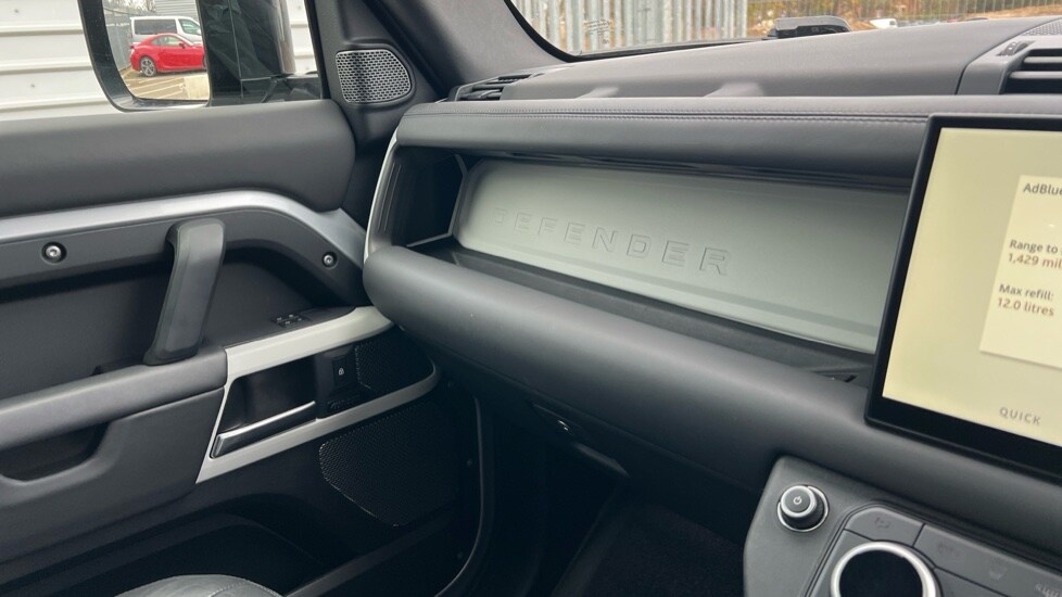Used Land Rover Defender 2023 for sale - 76556922: Photo 34