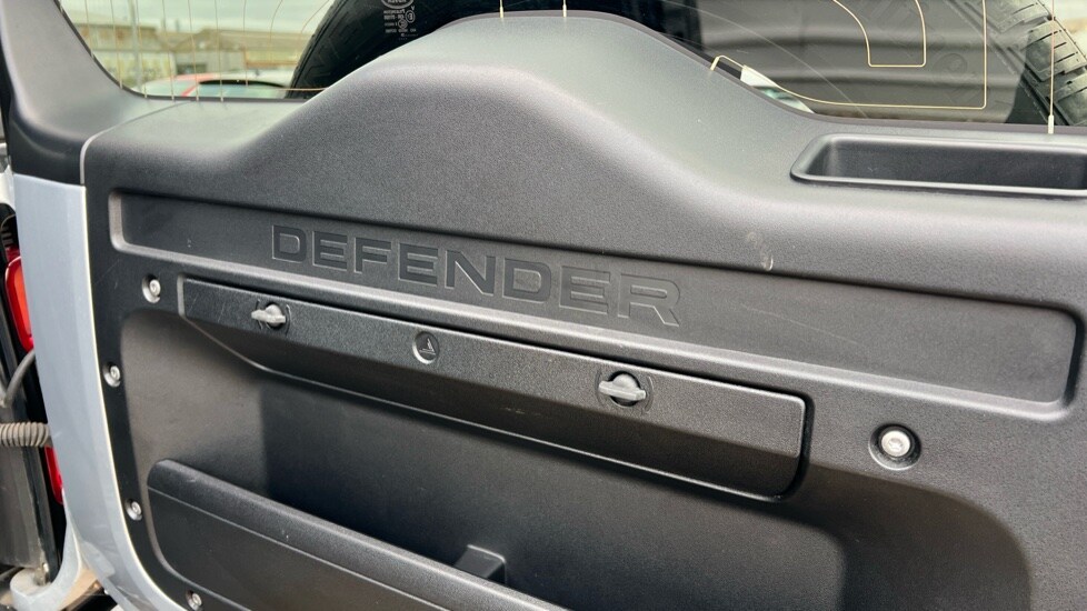 Used Land Rover Defender 2023 for sale - 76556922: Photo 37