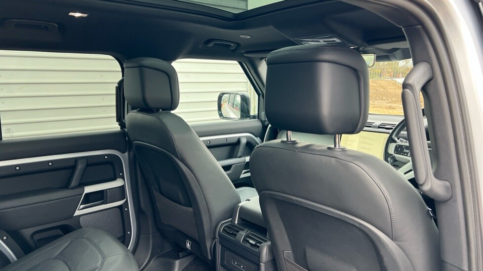 Used Land Rover Defender 2023 for sale - 76556922: Photo 42