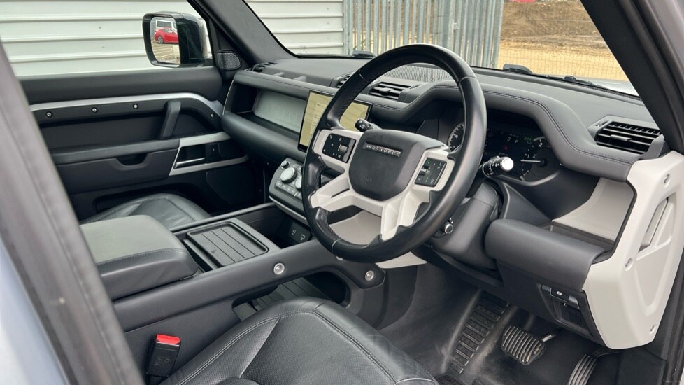 Used Land Rover Defender 2023 for sale - 76556922: Photo 46