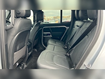 Used Land Rover Defender 2023 for sale - 76556922: Photo