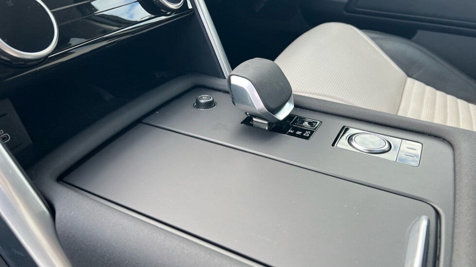 Used Land Rover Discovery 2024 for sale - 76312407: Photo 13