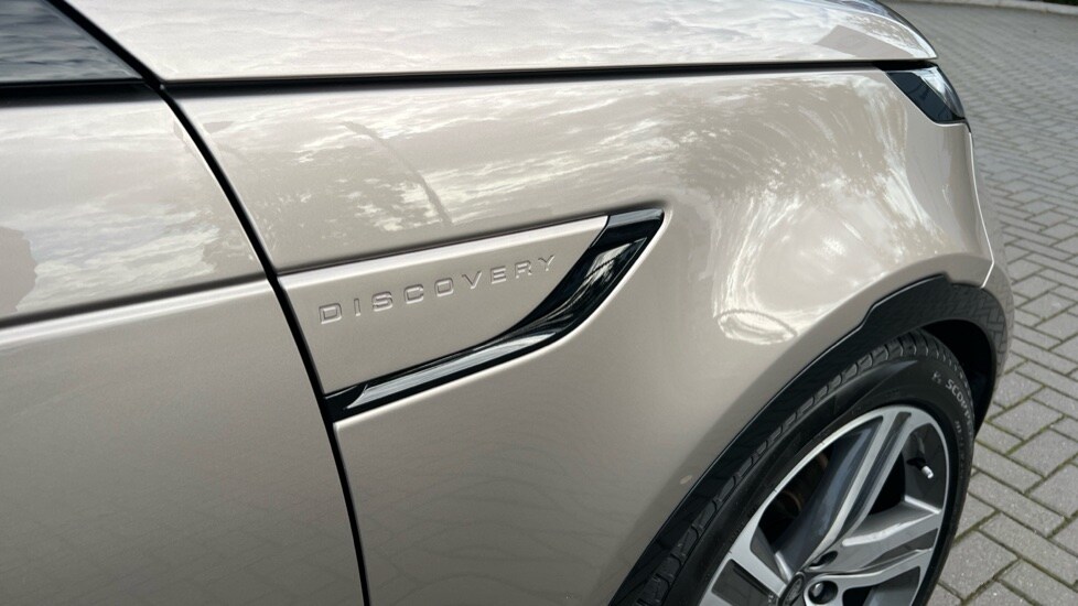Used Land Rover Discovery 2024 for sale - 76312407: Photo 22