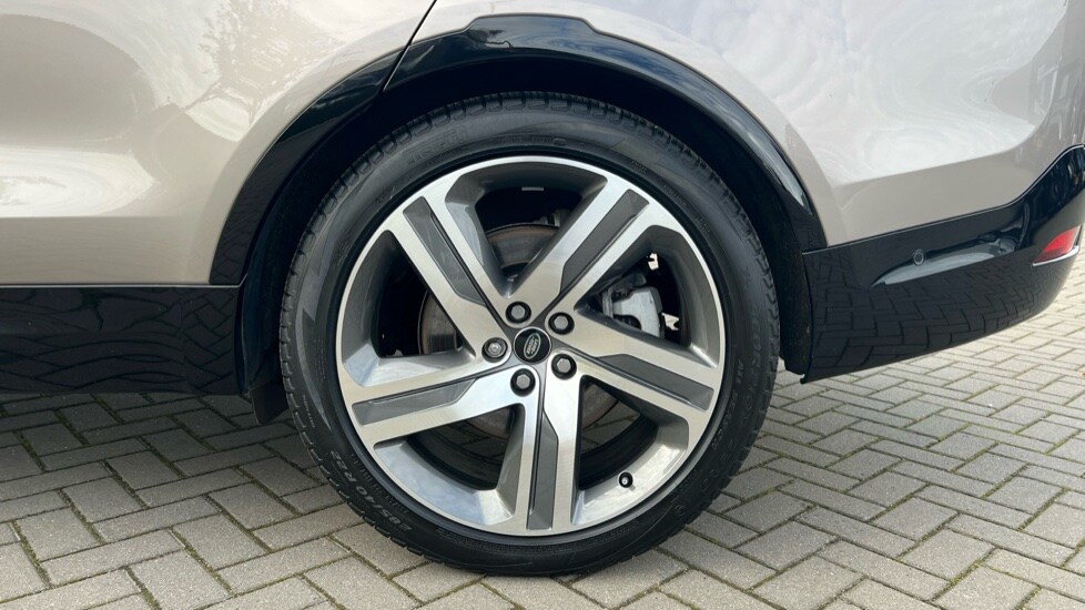 Used Land Rover Discovery 2024 for sale - 76312407: Photo 32