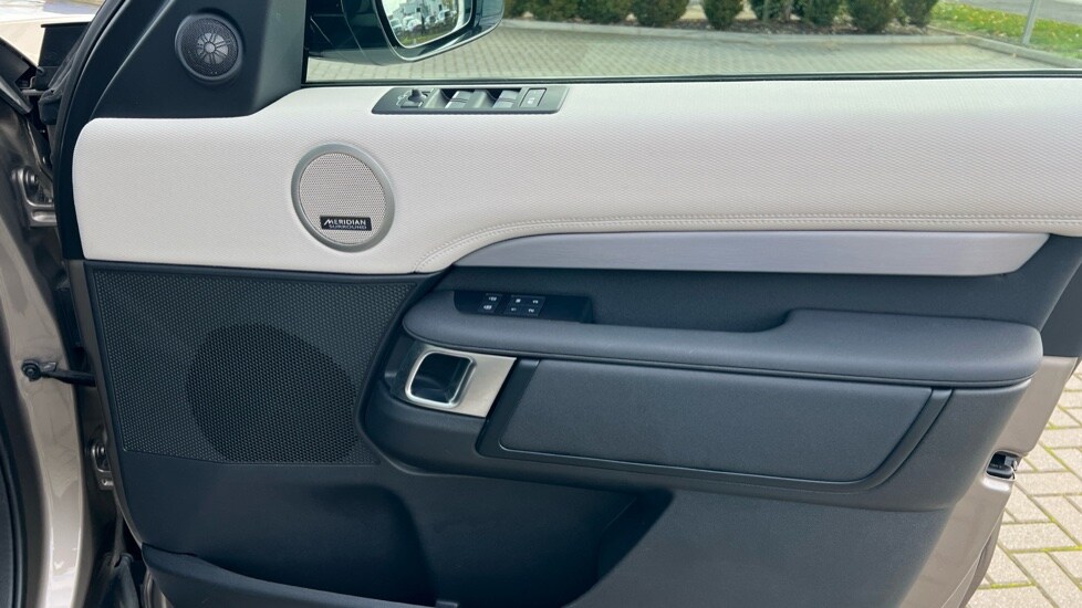 Used Land Rover Discovery 2024 for sale - 76312407: Photo 38