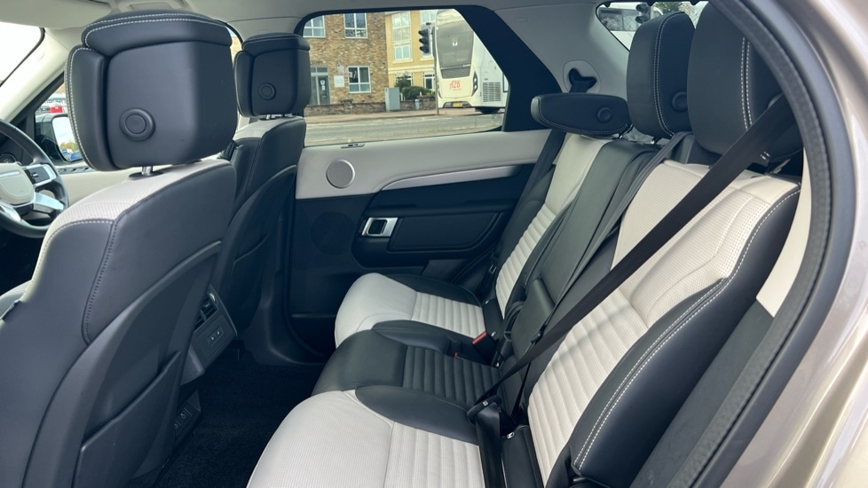 Used Land Rover Discovery 2024 for sale - 76312407: Photo 4