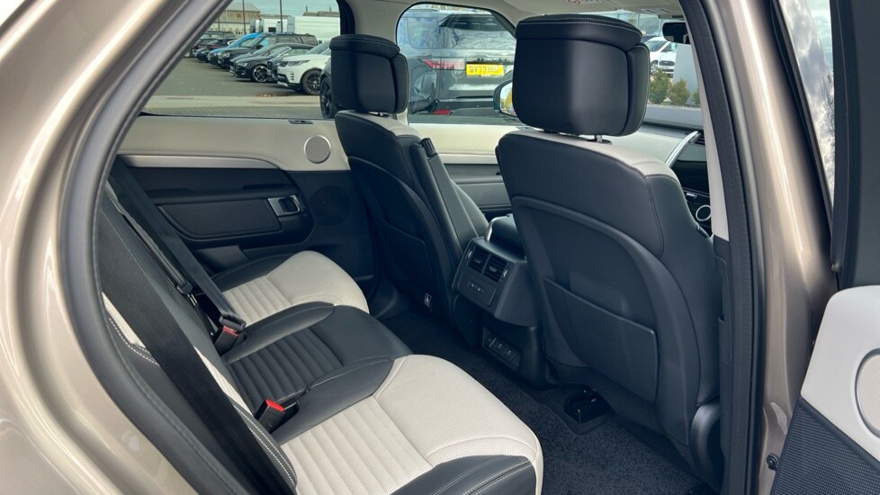 Used Land Rover Discovery 2024 for sale - 76312407: Photo 42