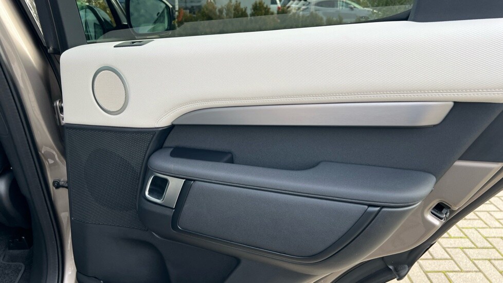 Used Land Rover Discovery 2024 for sale - 76312407: Photo 43