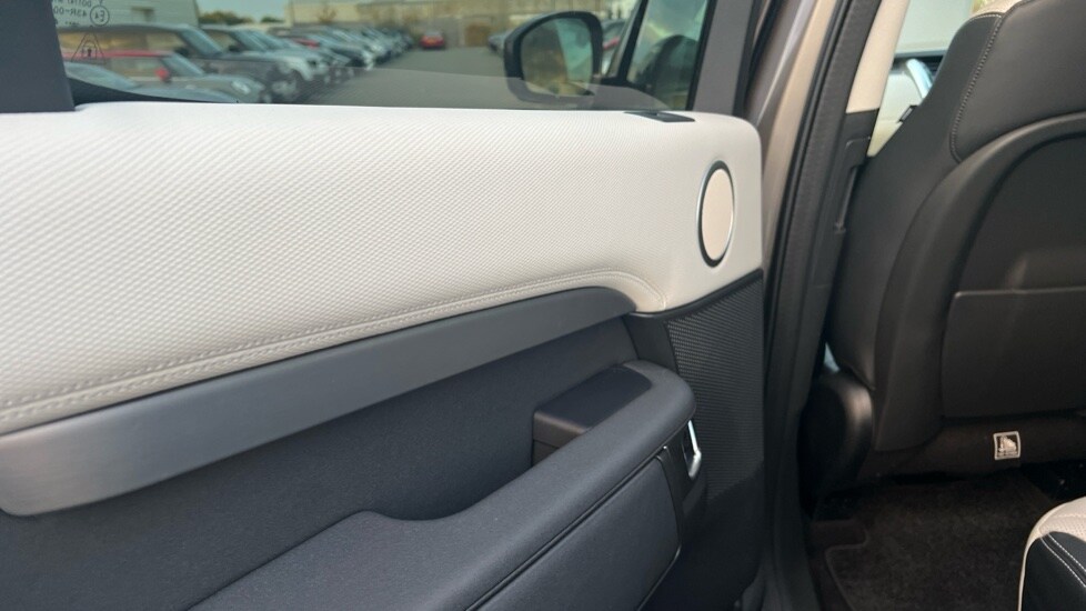 Used Land Rover Discovery 2024 for sale - 76312407: Photo 51