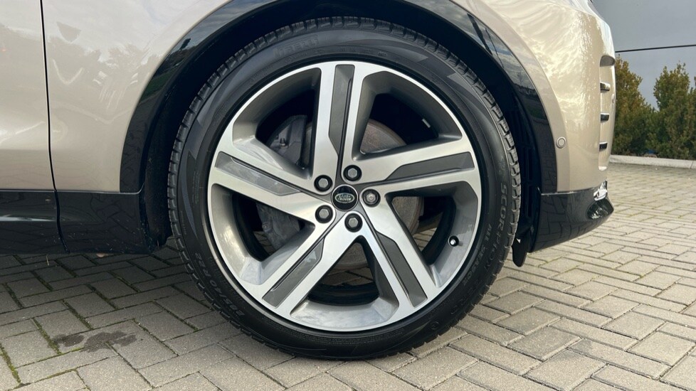 Used Land Rover Discovery 2024 for sale - 76312407: Photo 8