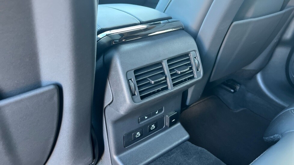 Used Land Rover Range Rover Velar 2025 for sale - 76302443: Photo 18