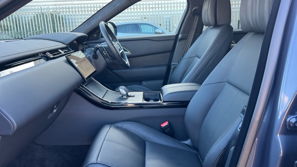 Used Land Rover Range Rover Velar 2025 for sale - 76302443: Photo 3