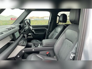 Used Land Rover Defender 2021 for sale - 75852565: Photo