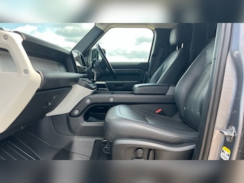 Used Land Rover Defender 2021 for sale - 75472586: Photo