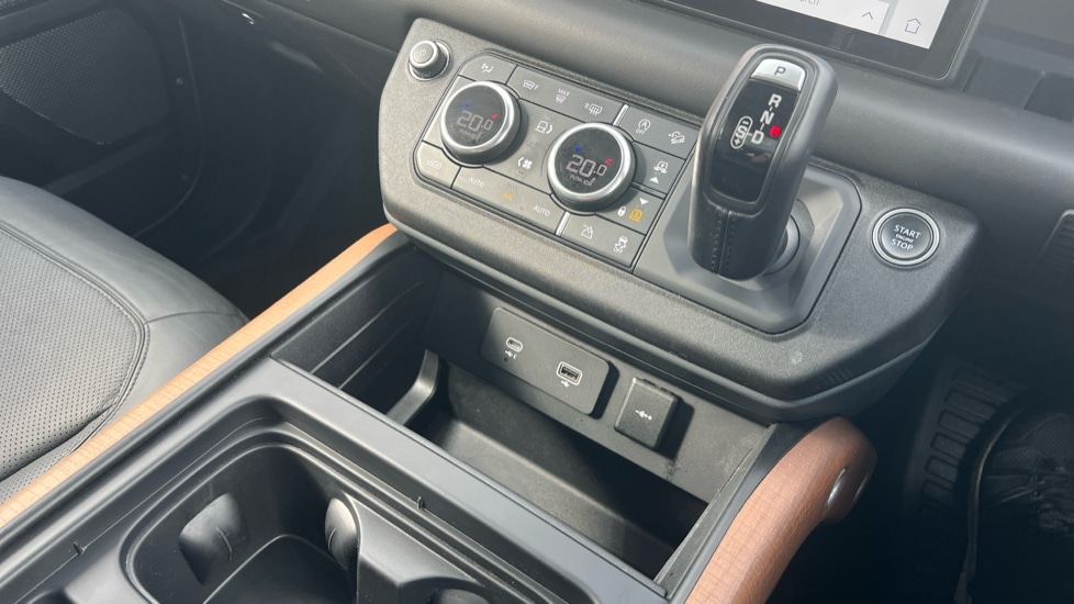 Used Land Rover Defender 2021 for sale - 76180194: Photo 13