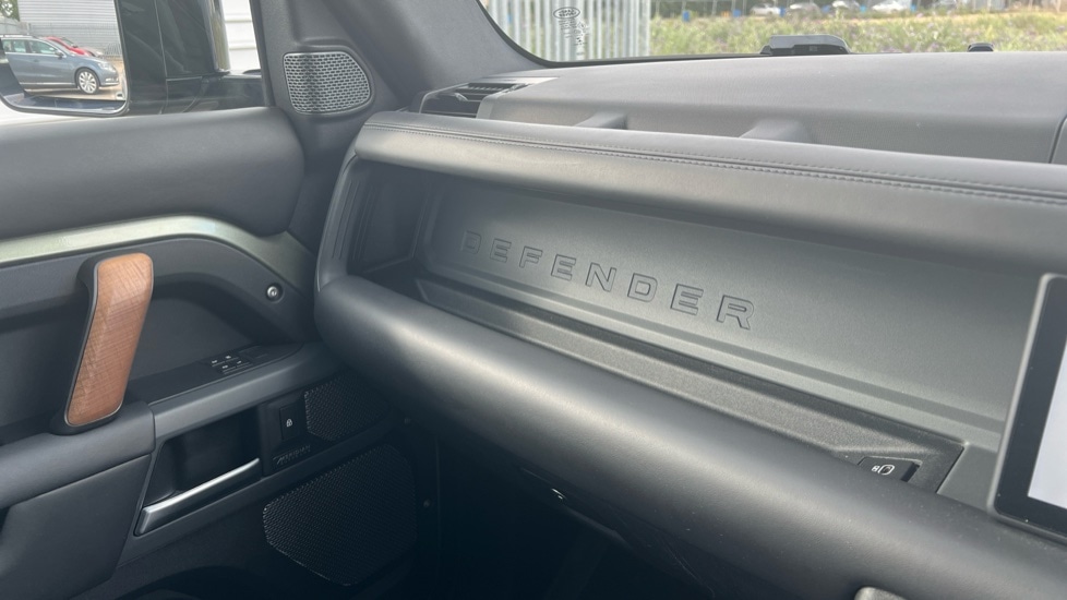 Used Land Rover Defender 2021 for sale - 76180194: Photo 35