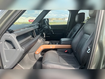 Used Land Rover Defender 2021 for sale - 76180194: Photo 3