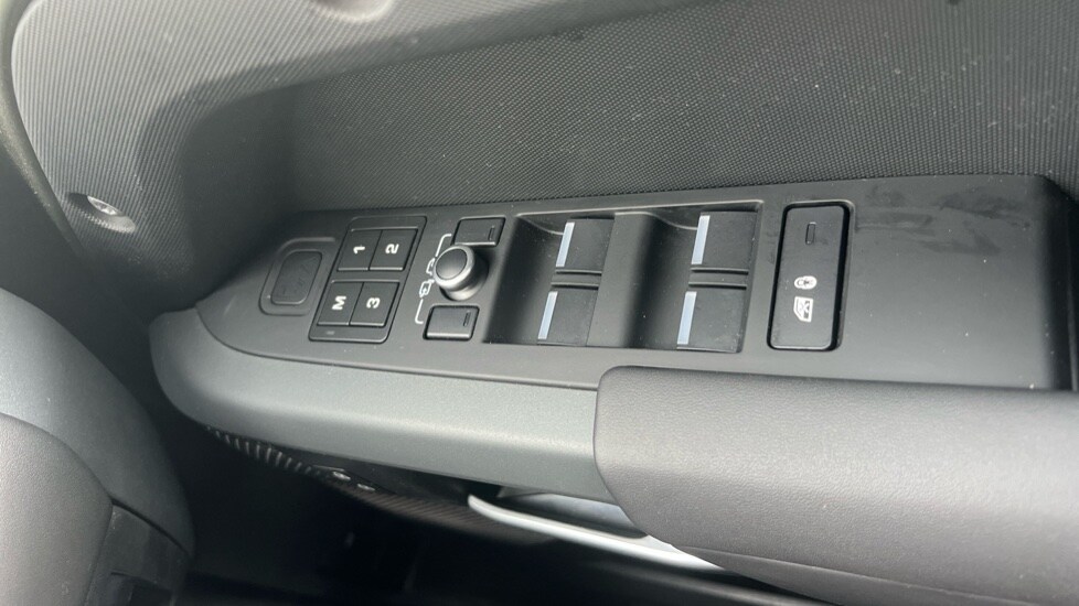 Used Land Rover Defender 2021 for sale - 76180194: Photo 44