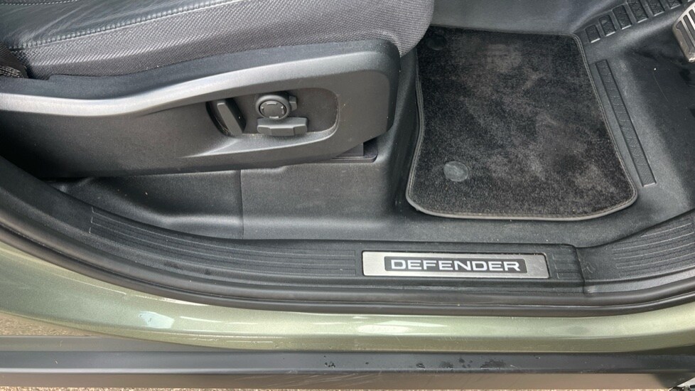 Used Land Rover Defender 2021 for sale - 76180194: Photo 46