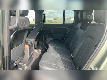 Used Land Rover Defender 2021 for sale - 76180194: Photo 4