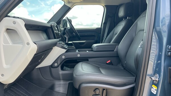 Used Land Rover Defender 2023 for sale - 75472747: Photo 3