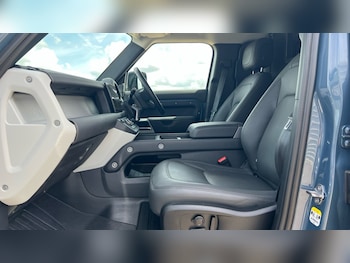 Used Land Rover Defender 2023 for sale - 75472747: Photo