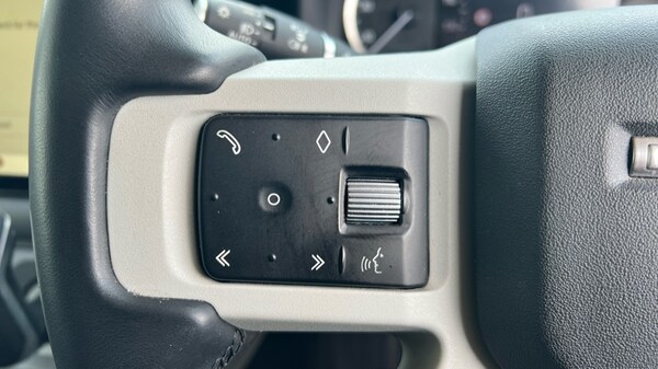 Used Land Rover Defender 2023 for sale - 75472747: Photo 41