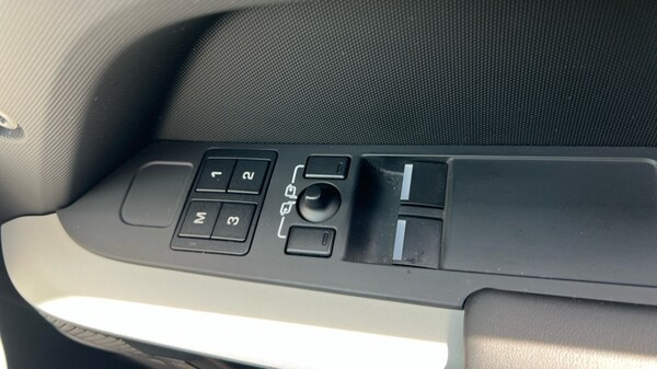 Used Land Rover Defender 2023 for sale - 75472747: Photo 44