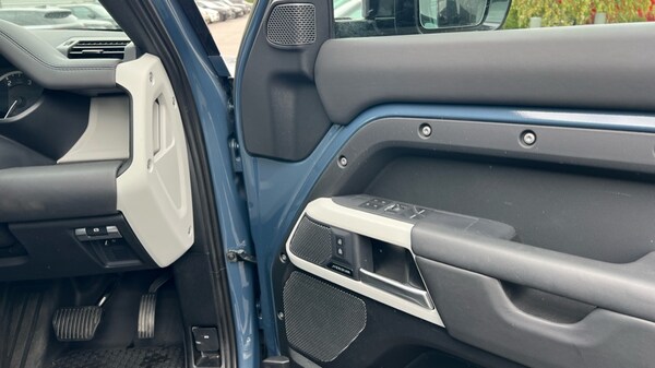 Used Land Rover Defender 2023 for sale - 75472747: Photo 49