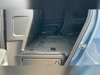 Used Land Rover Defender 2023 for sale - 75472747: Photo