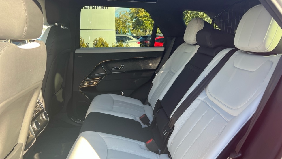 Used Land Rover Range Rover Sport 2023 for sale - 76161221: Photo 4