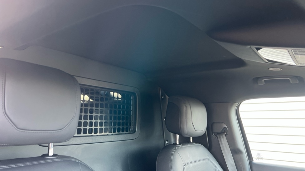 Used Land Rover Defender 2023 for sale - 76660699: Photo 21