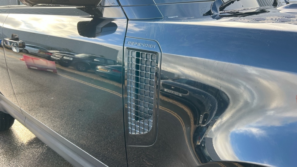 Used Land Rover Defender 2023 for sale - 76660699: Photo 24