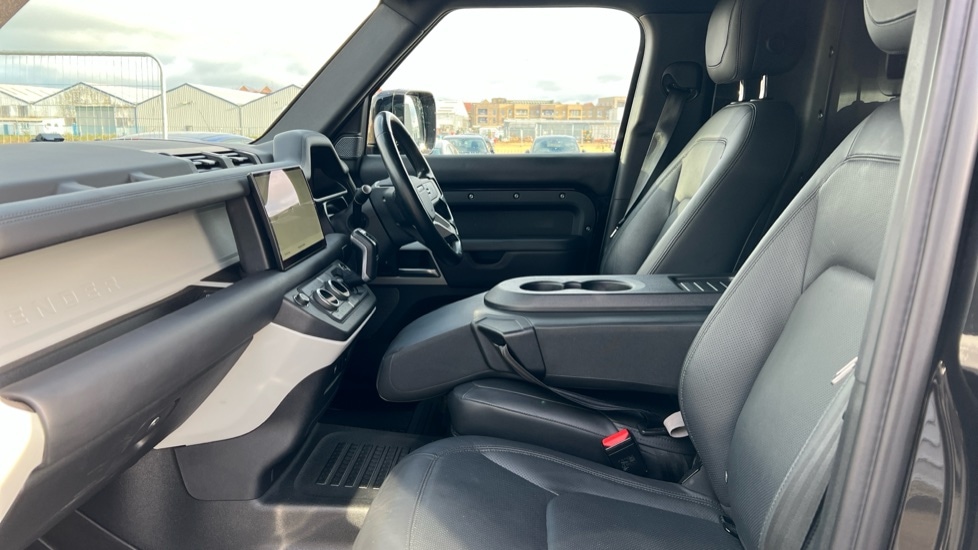 Used Land Rover Defender 2023 for sale - 76660699: Photo 3