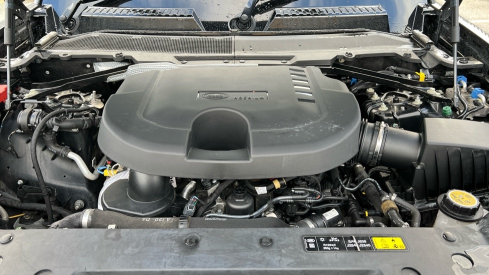 Used Land Rover Defender 2023 for sale - 76660699: Photo 30