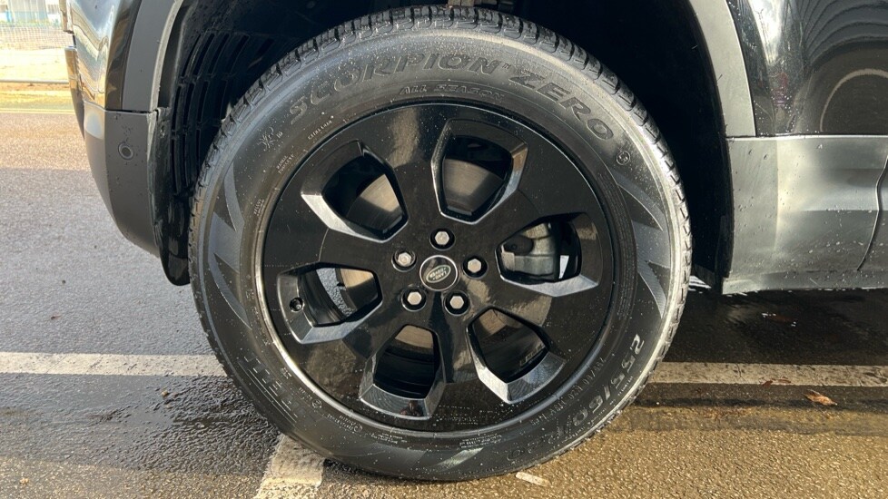 Used Land Rover Defender 2023 for sale - 76660699: Photo 31