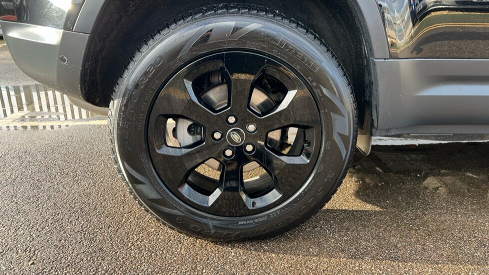 Used Land Rover Defender 2023 for sale - 76660699: Photo 33