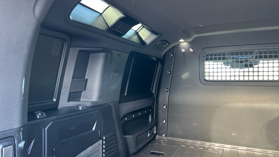 Used Land Rover Defender 2023 for sale - 76660699: Photo 39