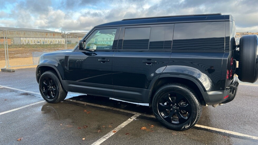 Used Land Rover Defender 2023 for sale - 76660699: Photo 41